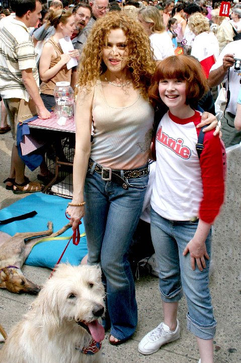Bernadette and Annie, Width: 479, Height: 722, Size: 114KB