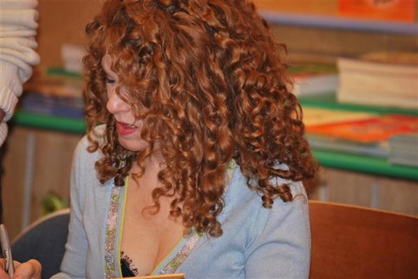 Booksigning, Width: 600, Height: 401, Size: 111KB