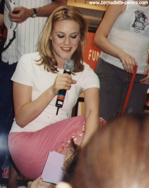 Alicia Silverstone, Width: 600, Height: 756, Size: 50KB